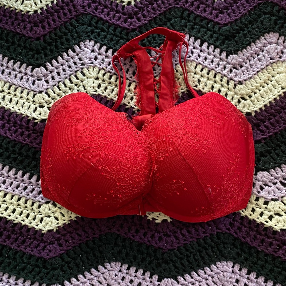 Red VS Bra
